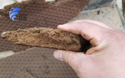 污泥脫水藥劑生產廠家解析污泥調理劑與板框機結合效果-青島仕駿