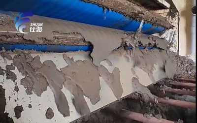 污泥脫水調(diào)理劑的添加量應(yīng)該按什么標(biāo)準(zhǔn)添加？-青島仕駿