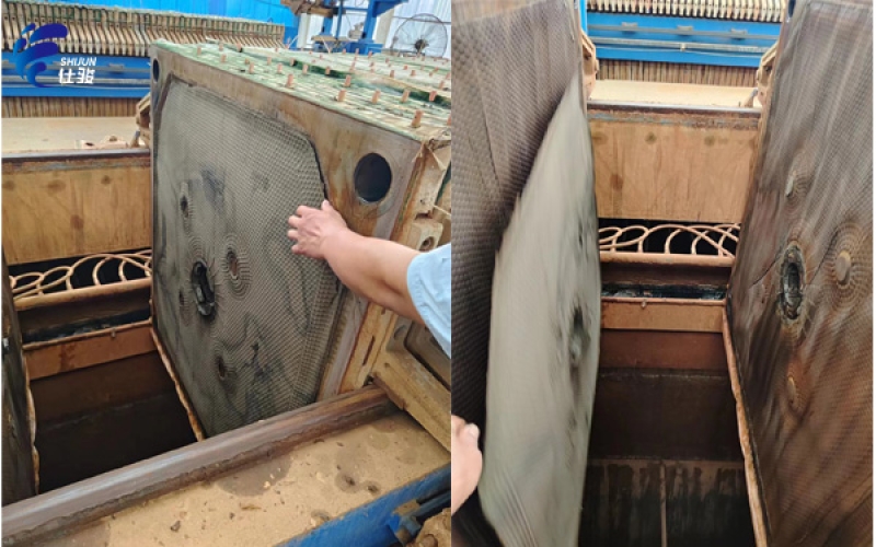 造紙廠(chǎng)污泥加入SJC-08 泥餅干燥飽滿(mǎn)